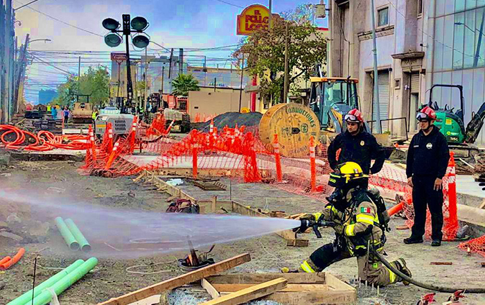 Otra más de San Pedro; explota tubería de gas en zona de obras 1 386468146 862754058971565 5379900652774741099 n