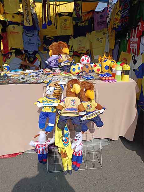 La reventa en el Estadio Azteca: a seis mil pesos en general 2 AGUILAS