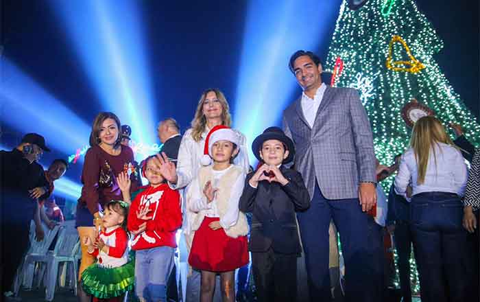 Encendido del pino navideño ilumina Reynosa 3 ALCALDE 3