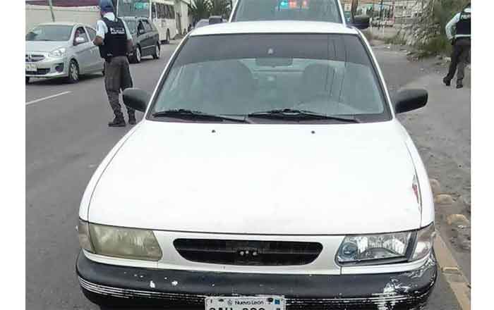 'Caza' policía regia a ladrón de auto con cámaras de seguridad 1 AUTO ROBADO