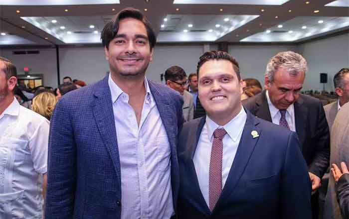 Carlos Peña felicita a Humberto Prieto por su informe legislativo 1 HUMBERTO PRIETO 2