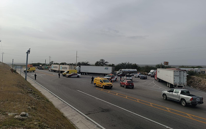 Cierran circulación en Carretera Federal 81 por traslado de calderas 1 411448619 936645670689621 8496336153775873480 n