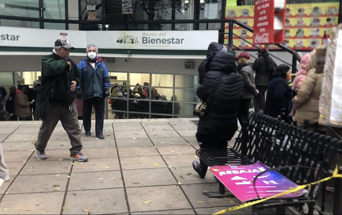 Ni el frío los detiene para cobrar su pensión 2 416943099 757573173091613 3595784733420206 n