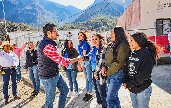 Instalan aulas móviles en la Sierra de Santiago para preparatoria 2 STGO 315