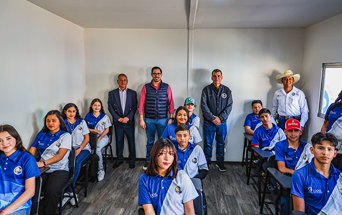 Instalan aulas móviles en la Sierra de Santiago para preparatoria 1 STGO 316