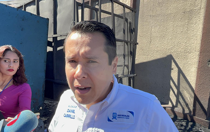 Atiende San Nicolás a familias por humo inhalado tras incendio 1 422868064 416342867530182 5834433641922762465 n