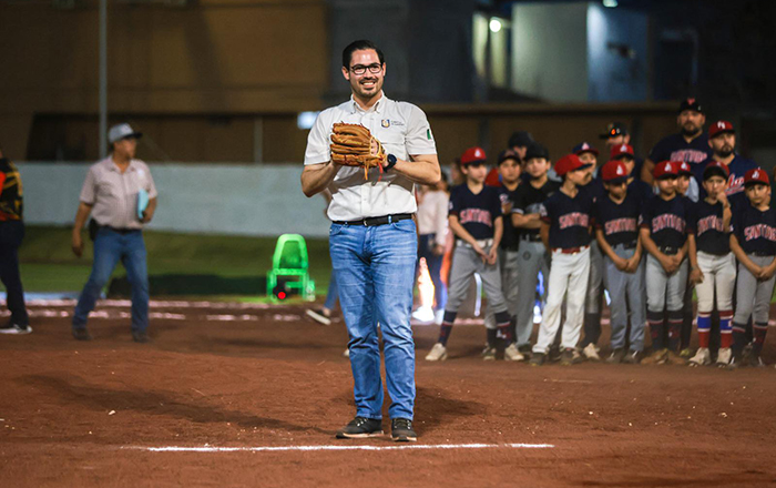 David de la Peña reconstruye el campo de béisbol San José 2 423599710 1140290573998091 95947608586961619 n