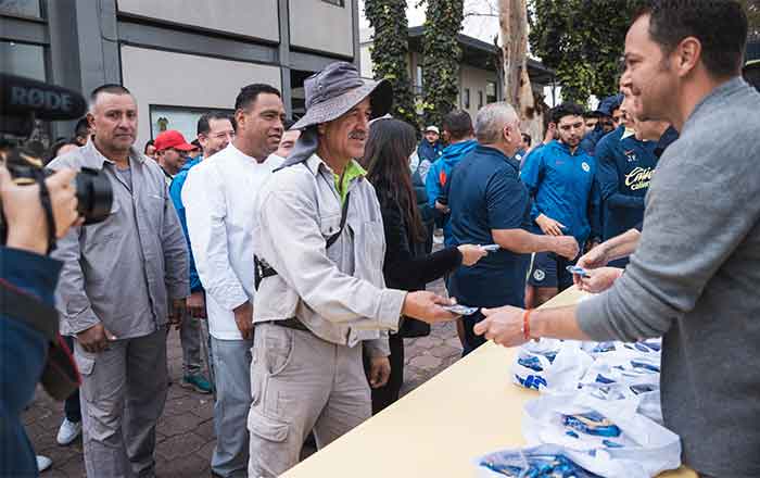 América entrega medallas de campeón a trabajadores del club 1 AMERICA
