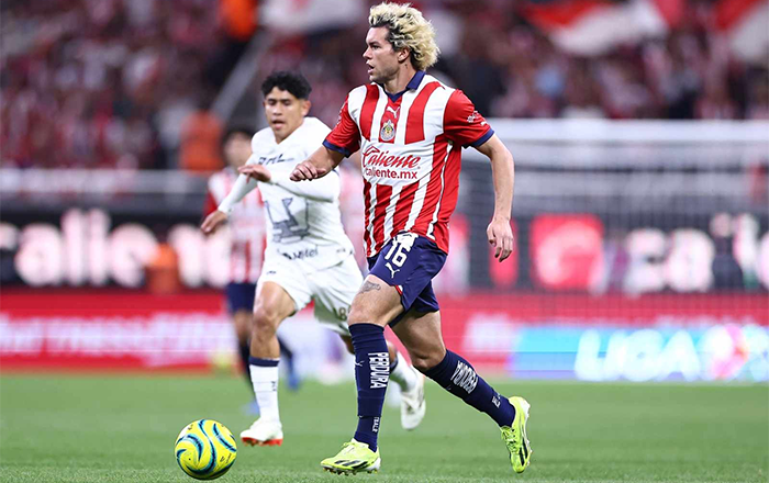 Chivas derrota a Pumas 3-1; 'El Chicharito' tiene minutos de juego 4 CADE COWELL