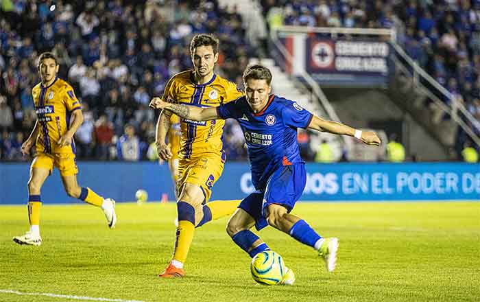 Cruz Azul derrota a San Luis 3-0 y sube en la tabla general 2 CRUZ AZUL 2