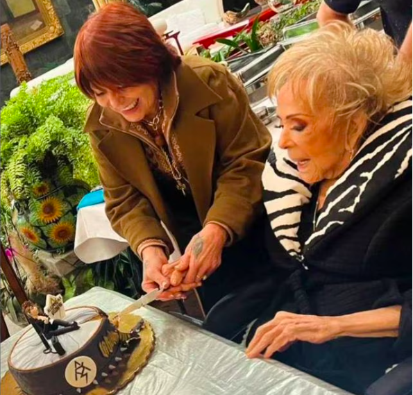 Silvia Pinal reaparece: celebra cumpleaños 56 de Alejandra Guzmán 1 Captura de pantalla 2024 02 08 a las 12.51.33 p. m