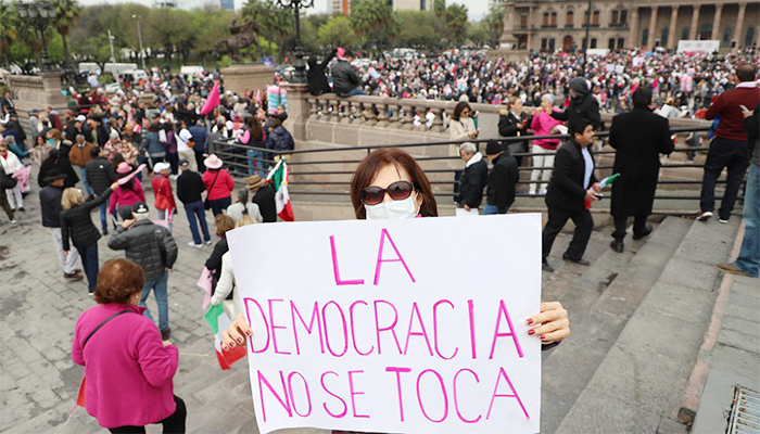 Marchan miles en Nuevo León por el respeto al INE 2 MARCHA INE NL