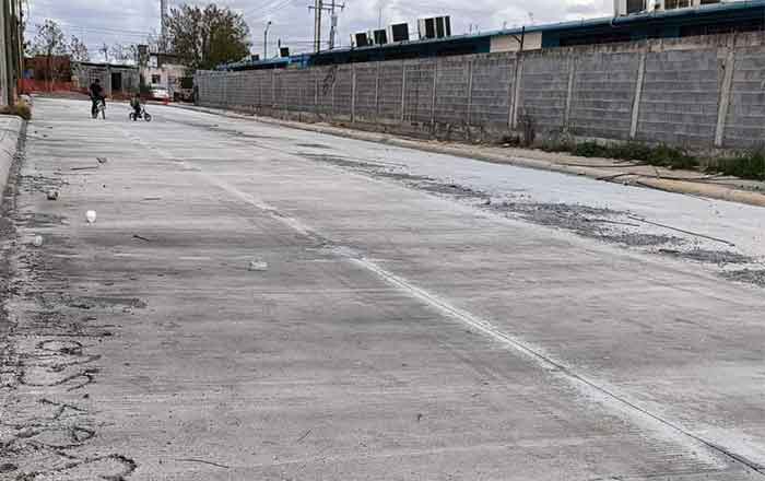 ¿Quién rayó el pavimento? Exhorta alcalde a cuidar las calles 1 PAVIMENTO 2