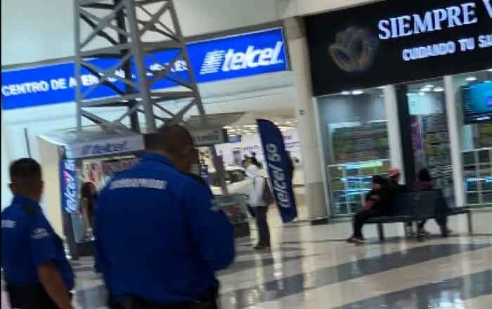 Y la Plaza Periférico muy tranquila... ¿por los SDR? 1 PERIFERICO 2