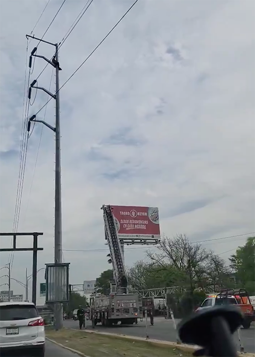 Hombre sube a torre y amenaza con lanzarse en Guadalupe 1 426720394 930995048689736 6851520016647513921 n