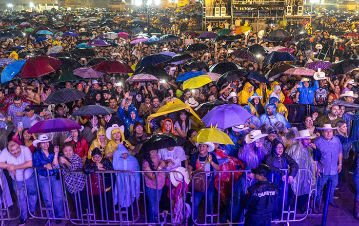 Ni la lluvia detuvo a 86 mil para disfrutar a los Tigres del Norte 1 431984202 400908012677605 8528214755672936302 n