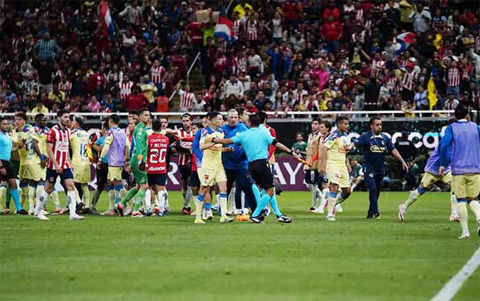América le pasa por encima a Chivas 3-0 8 BRONCA