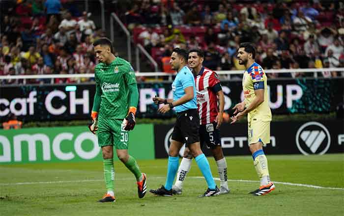 América le pasa por encima a Chivas 3-0 7 CHIVAS 2