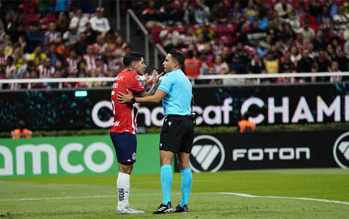 América le pasa por encima a Chivas 3-0 2 CHIVAS