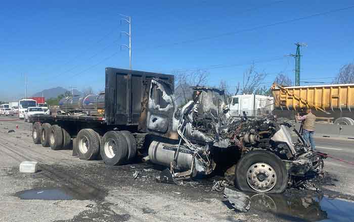 Trailer pierde frenos e impacta vehículos; hay una muerta 1 CHOQUE 2 1