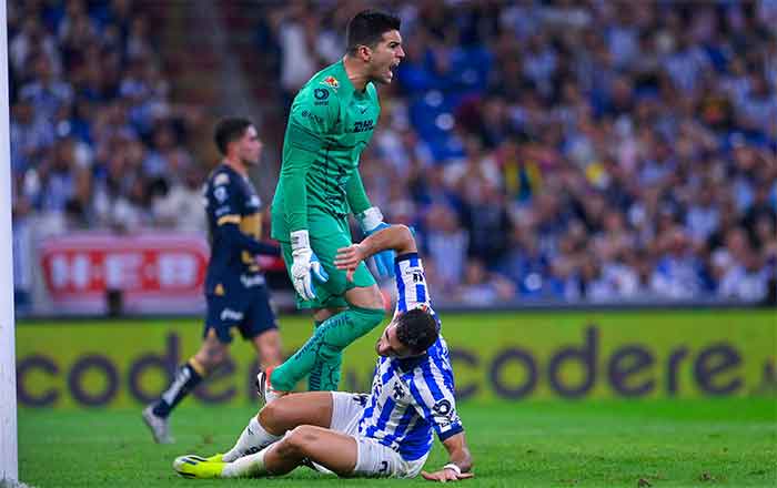 Golea Rayados 3-0 a Pumas en casa 7 PUMAS 2