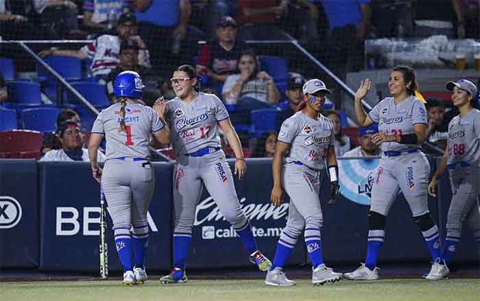 Charros se adelanta 2-1 en 'Serie de la Reina' frente a Sultanes 4 SULTANES FEM 3