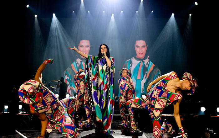 Laura Pausini pide en su concierto un alto a la violencia a la mujer 4 bail