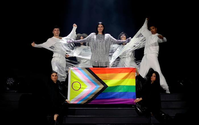 Laura Pausini pide en su concierto un alto a la violencia a la mujer 6 lgb