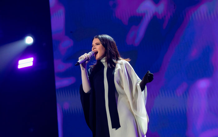 Laura Pausini pide en su concierto un alto a la violencia a la mujer 3 pausini1