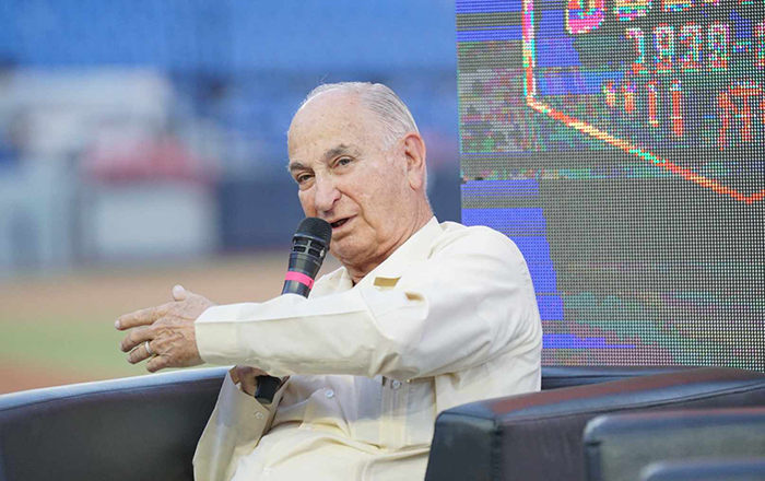 Renueva Sultanes a Roberto Kelly hasta 2027 1 435660943 424113893597350 8431886930246121693 n