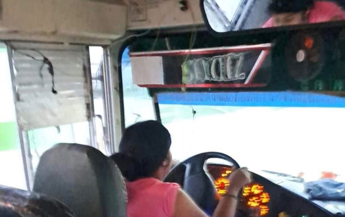 Sorprende a pasajeros mujer conductora de camión 1 439581465 773614541415148 7871146728662640134 n