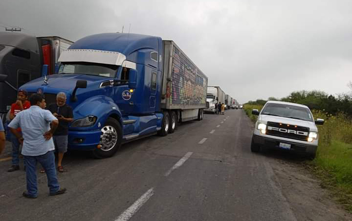Otra vez cerrada la Reynosa-Victoria; ahora por volcadura 1 440715138 428081536481767 2052071204122284059 n