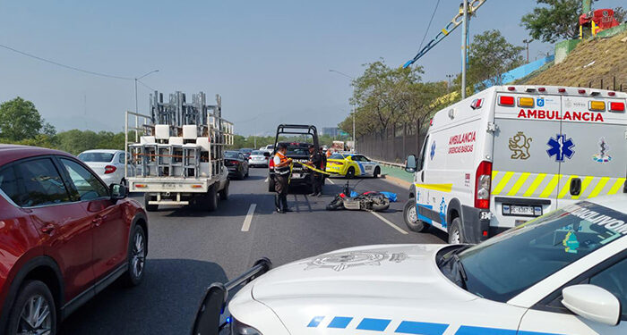 Tráiler atropella a motociclista y pierde la vida en Monterrey