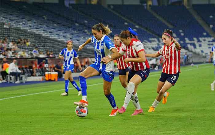 Rayadas cae en casa ante Chivas, pero no cambia la tabla 5 CHIVAS 2