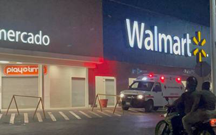 MujermueremientrasrealizabasuscomprasenWalmartTampico