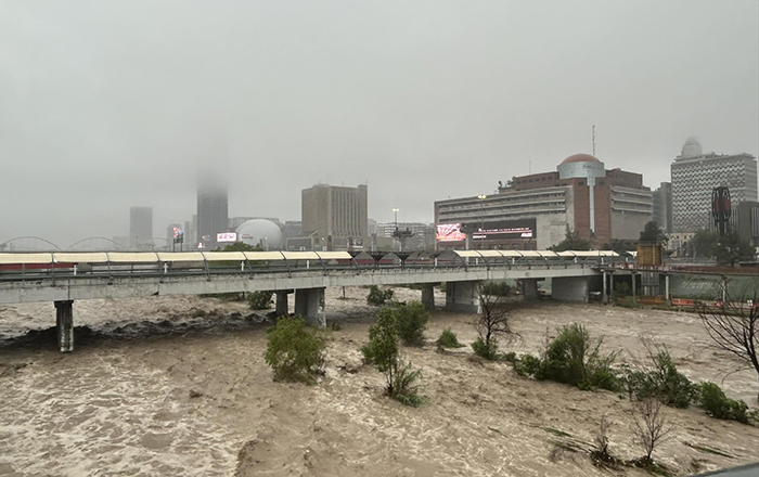Se desborda río Santa Catarina; cierran carriles en Monterrey 4 447846539 814021147532287 6376881867185605677 n