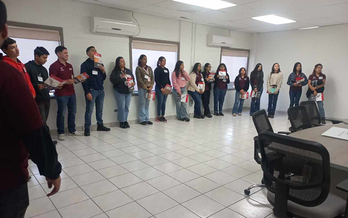 Alumnos de la UTTN visitan empresa empaques río grande 1 447881278 1609998139789634 9199743232319442274 n