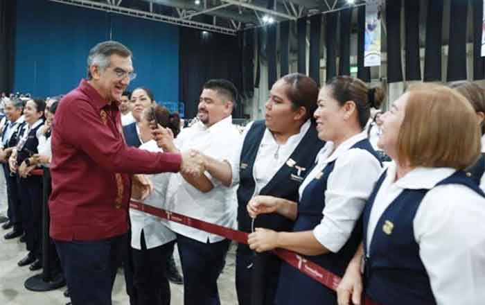 Reconoce Américo labor del personal de enfermería: es la profesión más humanista 2 AMERICO 17