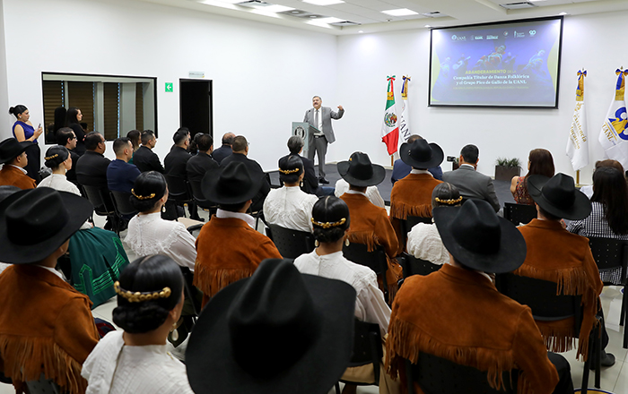 Lleva UANL folklor mexicano a Europa 2 abanderamiento compania danza folklorica uanl abanderamiento mensaje rector