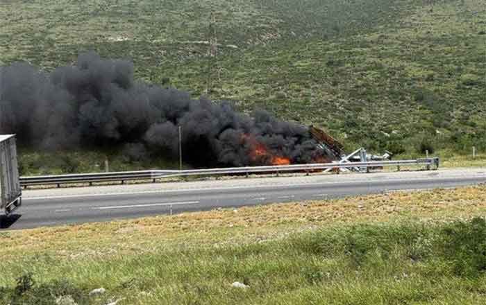 Muere trailero calcinado en Carretera a Saltillo 1 TRAILER 2 1
