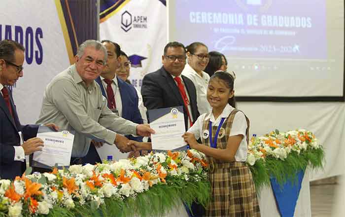Realizan ceremonia de graduación del APEM 2 CERMONIA 0