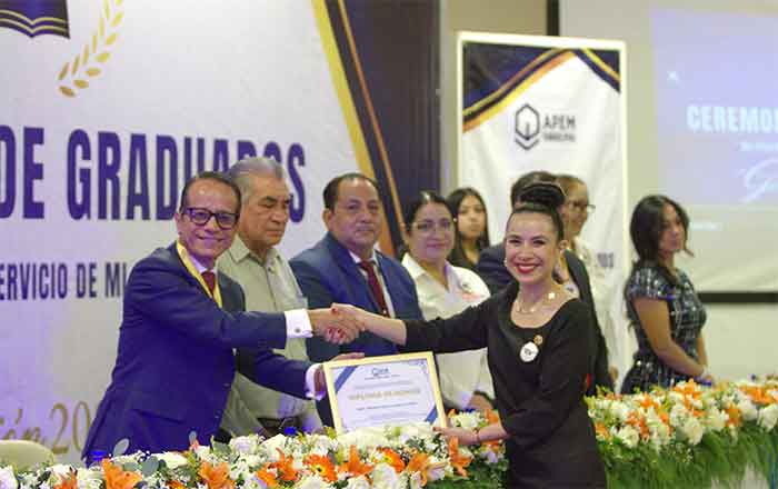 Realizan ceremonia de graduación del APEM 4 CERMONIA 3