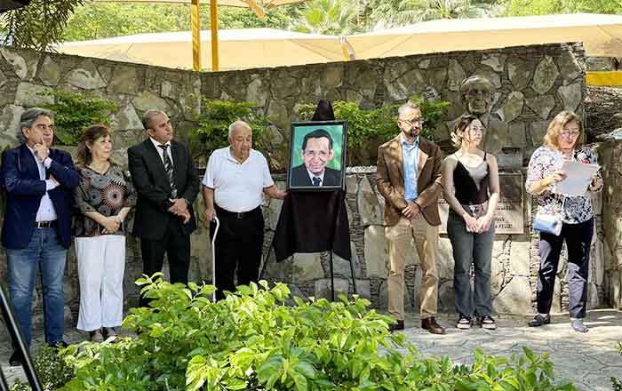Anuncian busto de José Luis Esquivel en Facultad de Comunicación UANL 2 ESQUIVEL 2