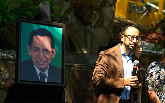 Anuncian busto de José Luis Esquivel en Facultad de Comunicación UANL 1 ESQUIVEL 3