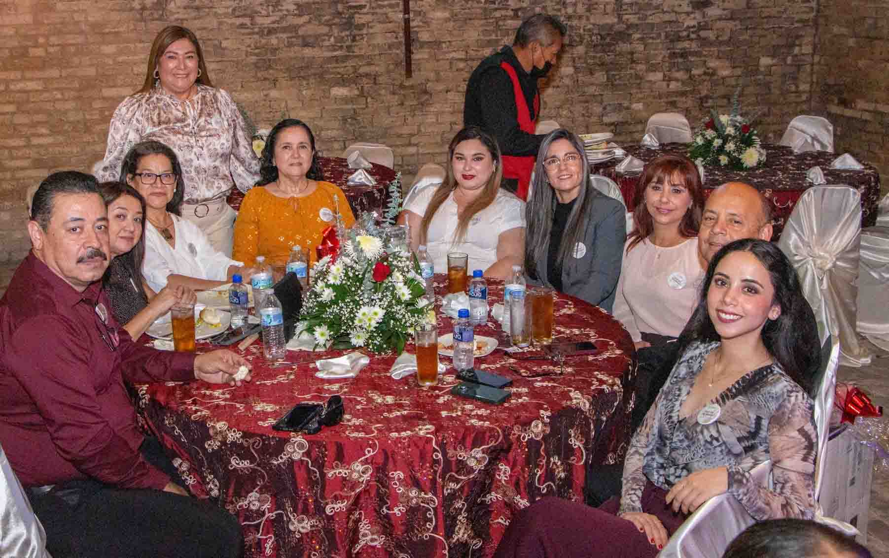 Alcaldesa Ernestina Perales rinde homenaje a médicos de Camargo 2 CAMARGO 2 2