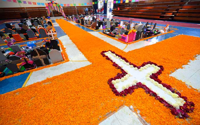 Instalan mega altar para Día de Muertos en Colegio Franco Mexicano 4 altar6