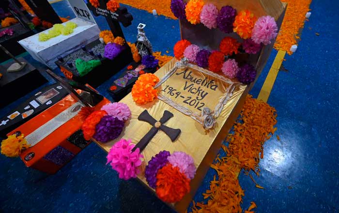Instalan mega altar para Día de Muertos en Colegio Franco Mexicano 5 cesa