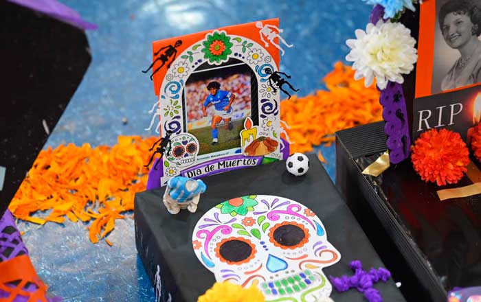 Instalan mega altar para Día de Muertos en Colegio Franco Mexicano 6 difun