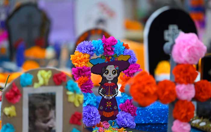 Instalan mega altar para Día de Muertos en Colegio Franco Mexicano 7 muertos