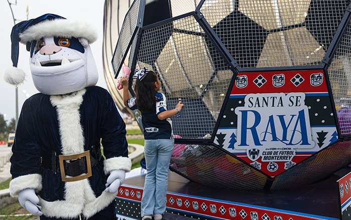 Rayados acerca la Navidad a más de 7 mil 500 niños 3 462586239 1822078915268116 3735749872070571327 n